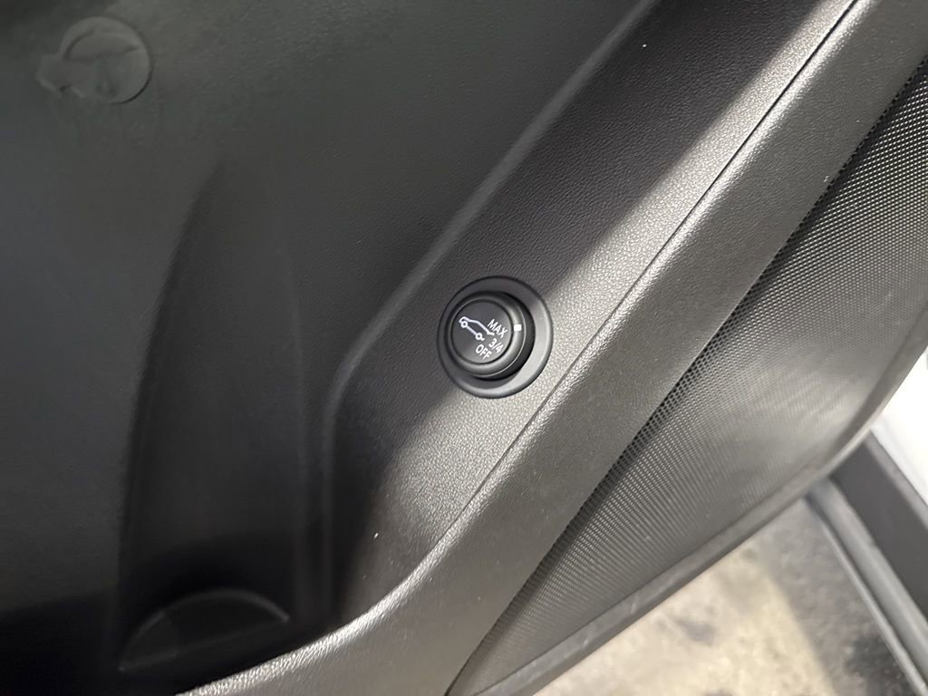 Used 2024 Chevrolet Equinox LT image 35