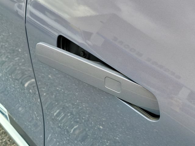 Certified 2025 Chevrolet Equinox EV LT FWD image 9