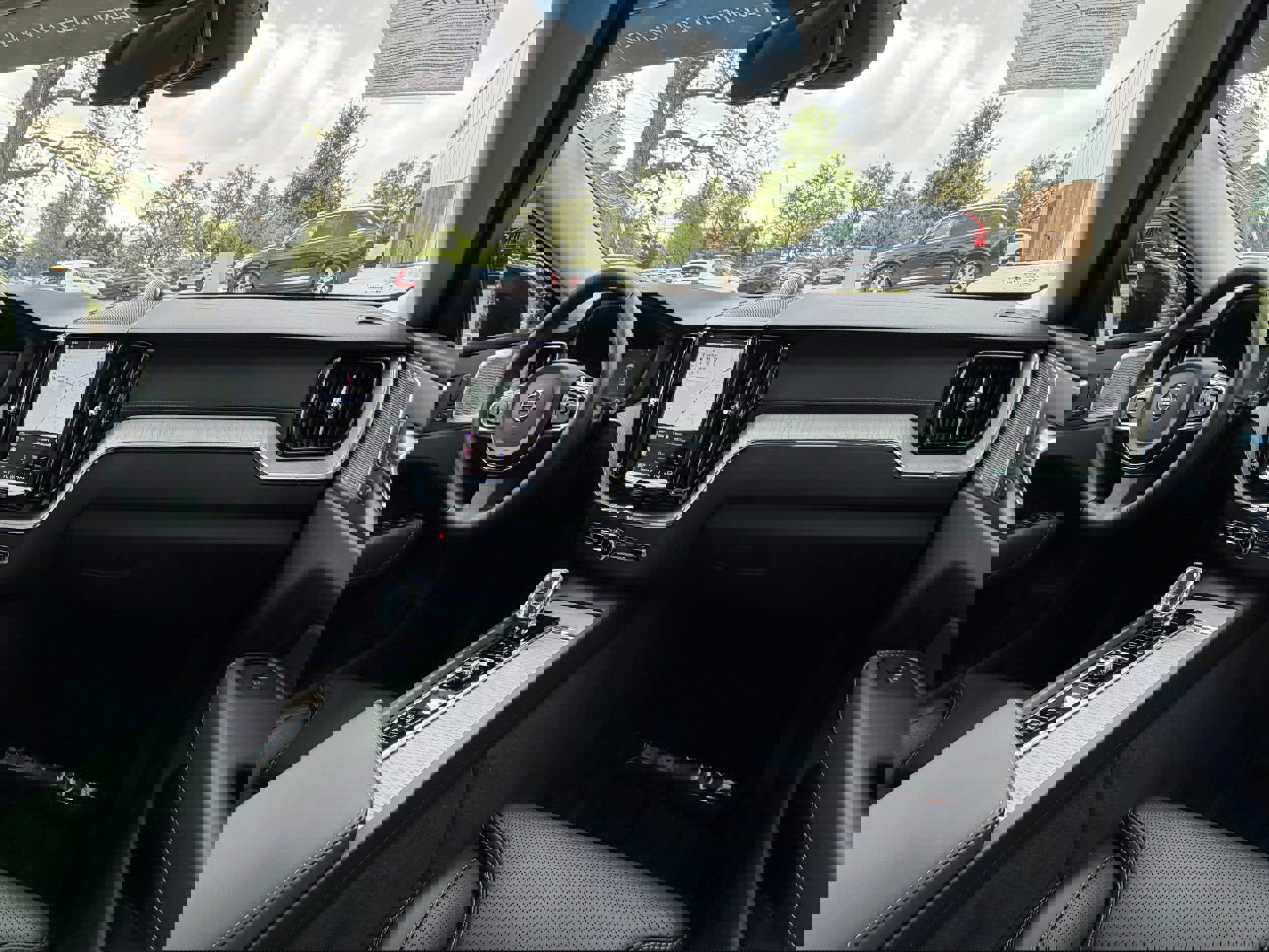 Certified 2025 Volvo XC60 T8 Ultra w/ Protection Package Premier image 13