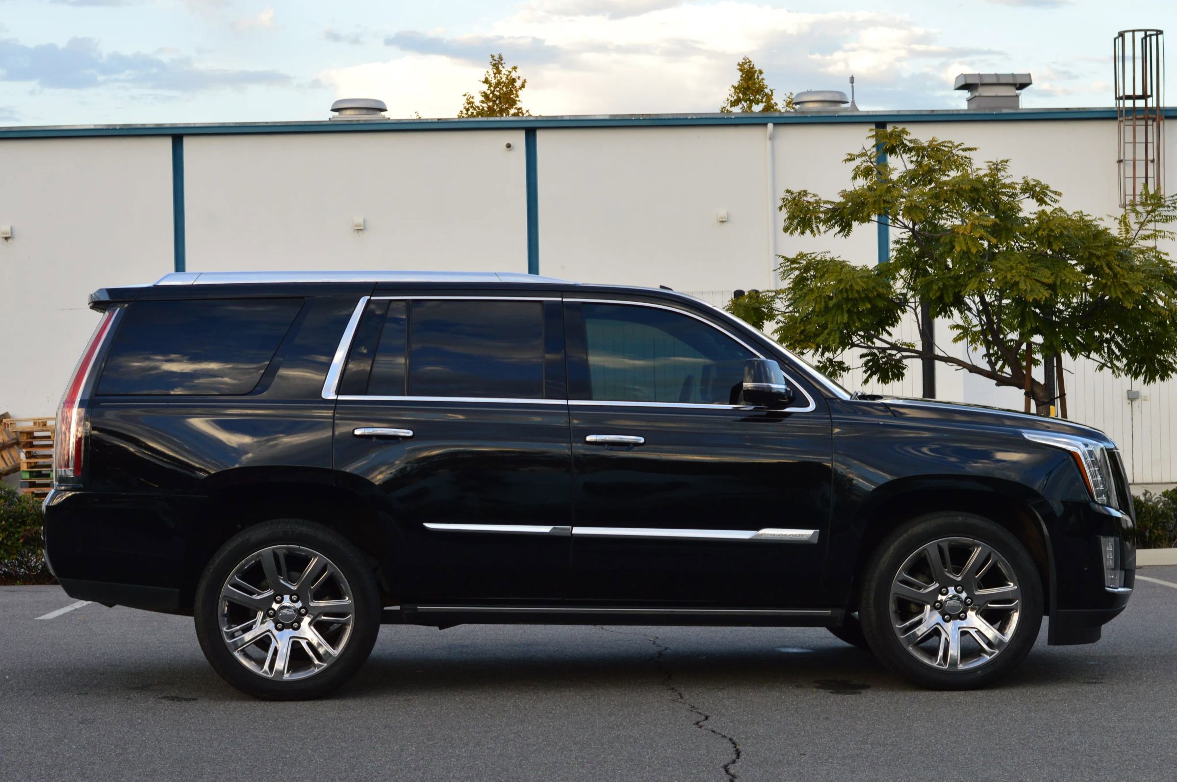 Used 2017 Cadillac Escalade Premium Luxury image 8
