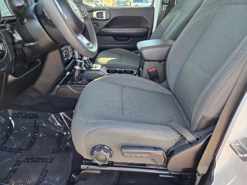 Used 2024 Jeep Wrangler Unlimited Sahara AWD/4WD image 30