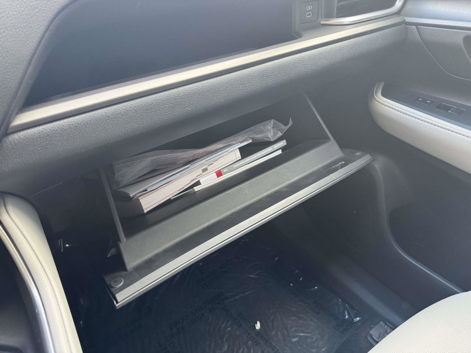 Used 2024 Toyota Grand Highlander XLE image 33