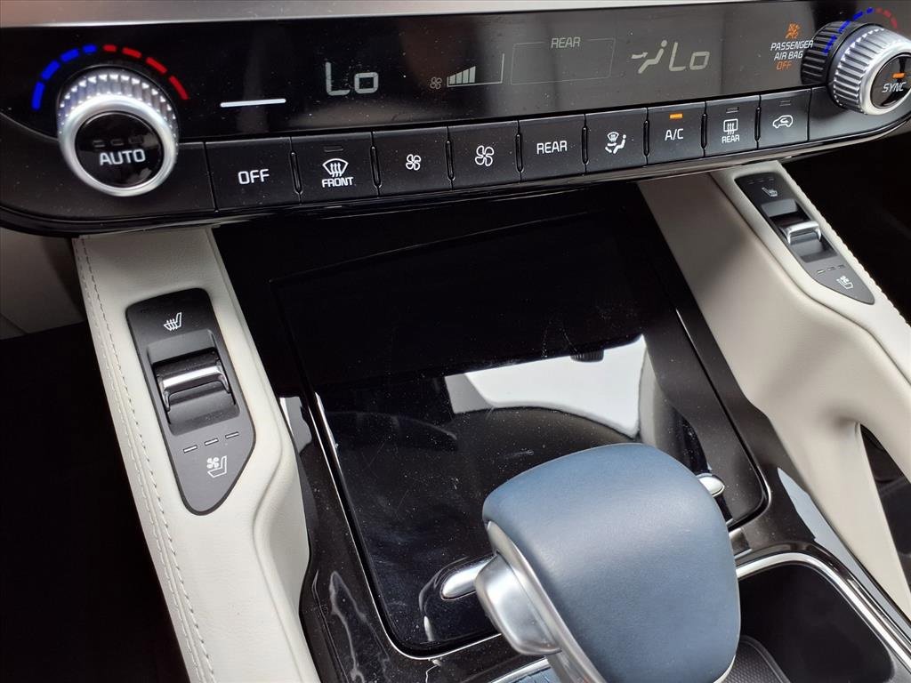 Used 2025 Kia Telluride EX w/ EX Captain's Chair Package image 14