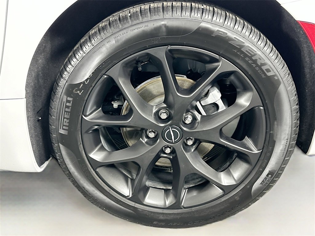 Used 2025 Chrysler Pacifica Limited image 32