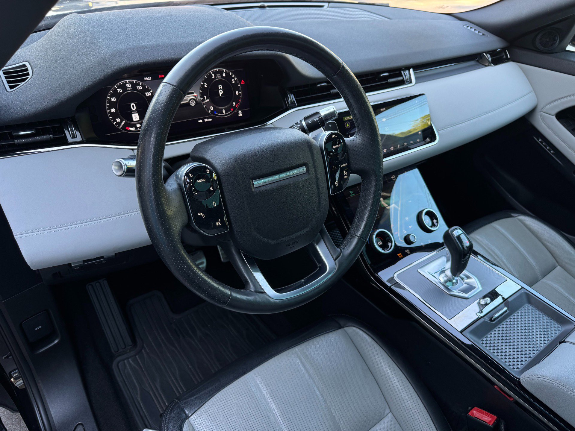 Used 2020 Land Rover Range Rover Evoque R-Dynamic SE image 20