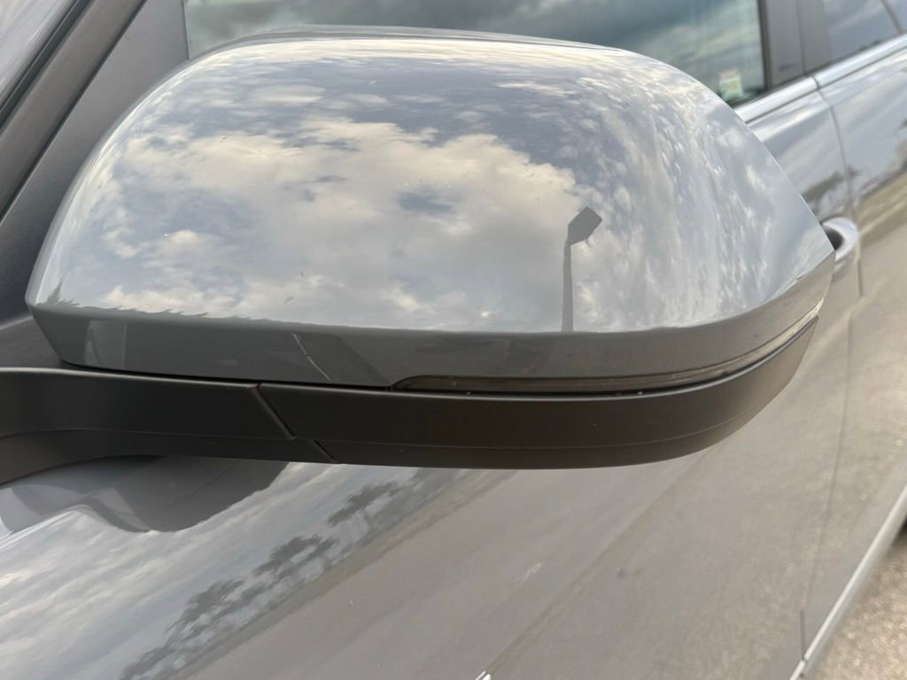 Used 2021 Volkswagen Atlas Cross Sport SE image 31