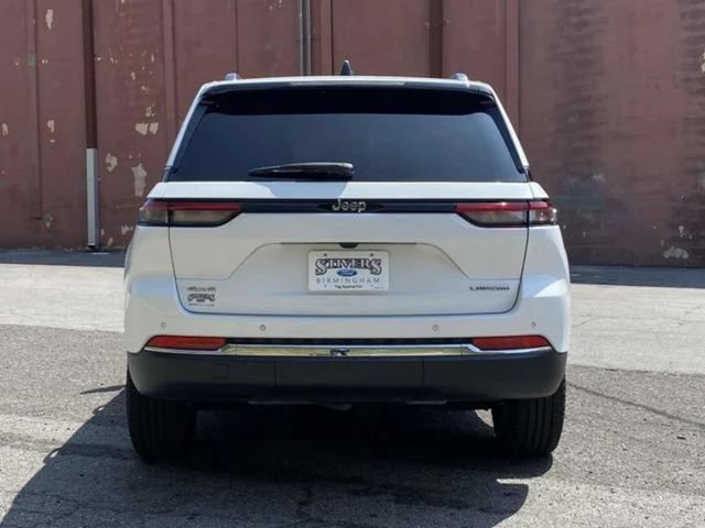 Used 2023 Jeep Grand Cherokee Laredo AWD/4WD image 27