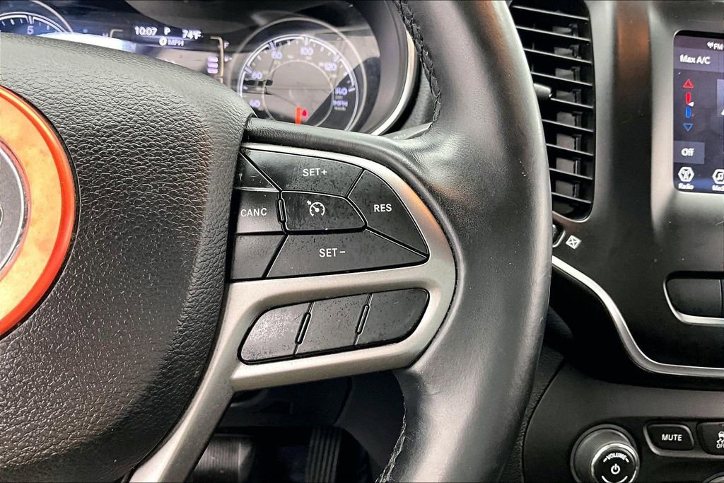 Used 2019 Jeep Cherokee Latitude Plus image 19