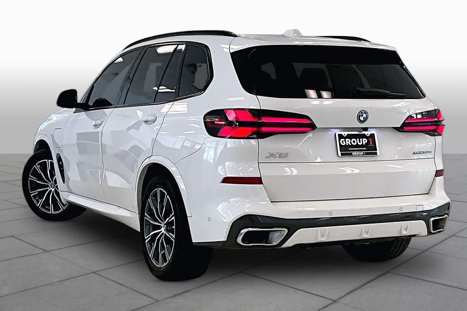Used 2024 BMW X5 xDrive50e w/ M Sport Package AWD/4WD image 11