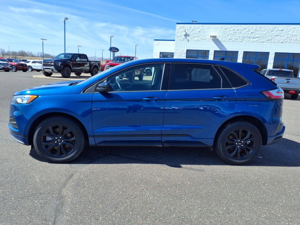 Certified 2024 Ford Edge SE w/ Black Appearance Package image 13