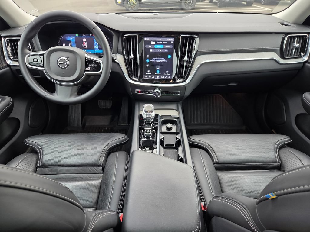 Used 2024 Volvo V60 B5 Cross Country Ultimate AWD/4WD image 12