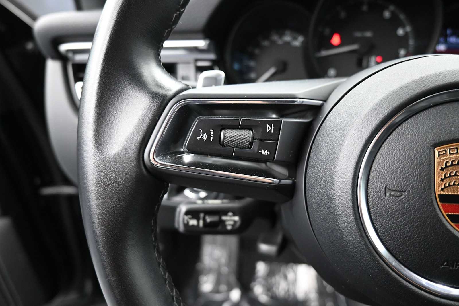 Certified 2024 Porsche Macan AWD/4WD image 12