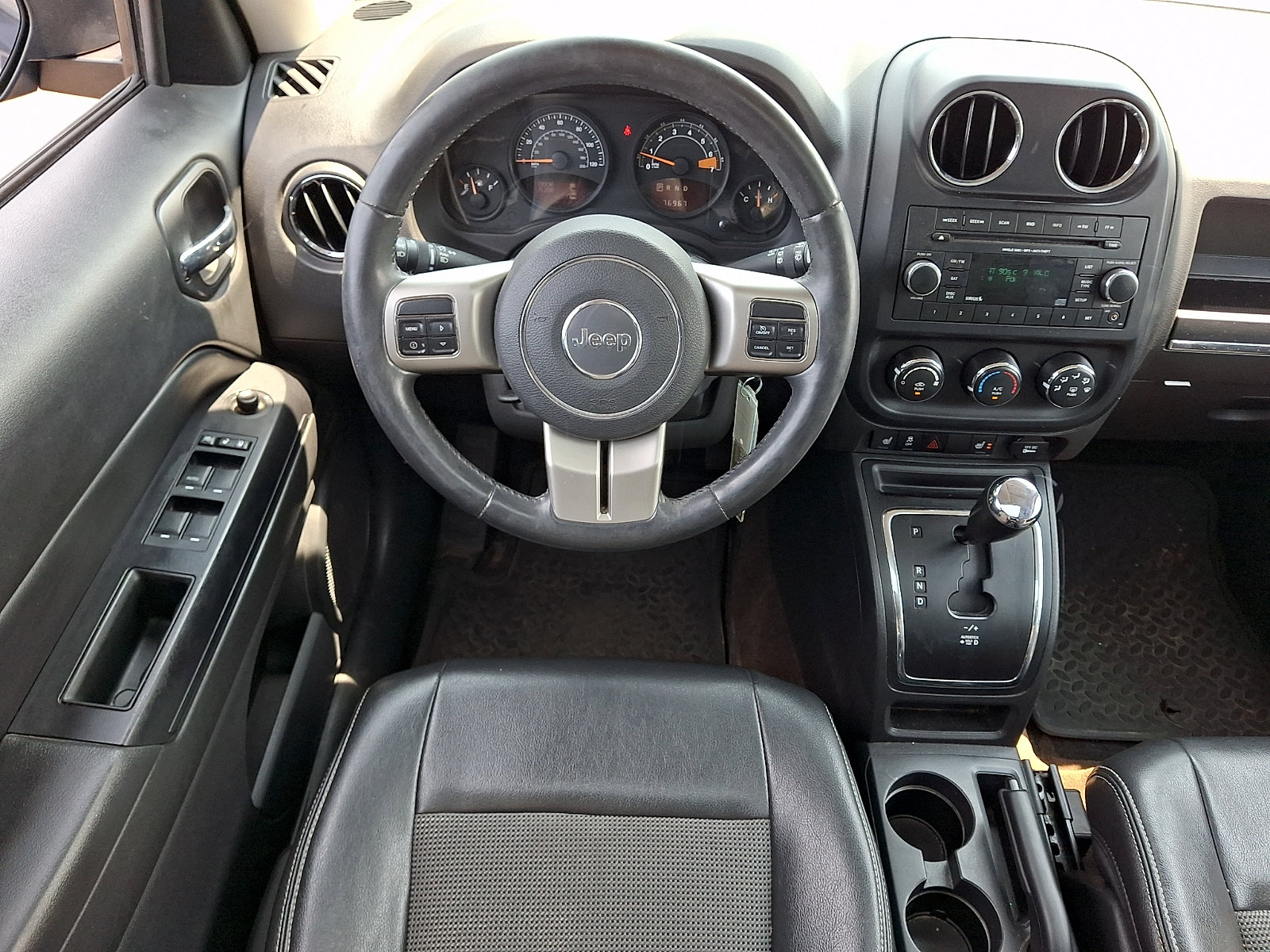 Used 2014 Jeep Patriot Latitude w/ Freedom Edition Package FWD image 13