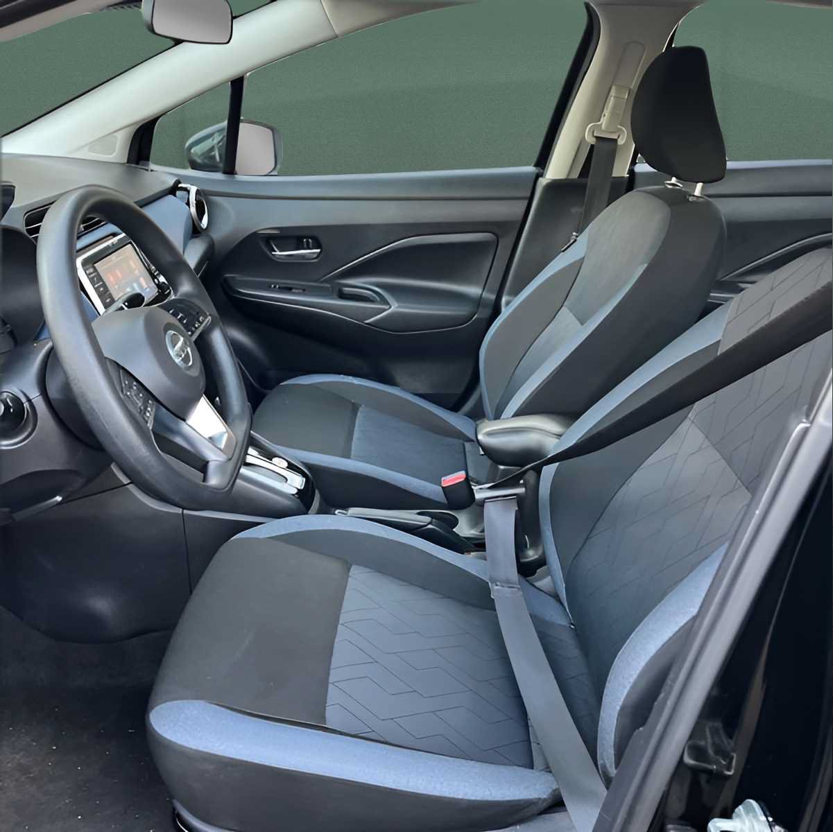 Used 2025 Nissan Versa SV FWD image 5