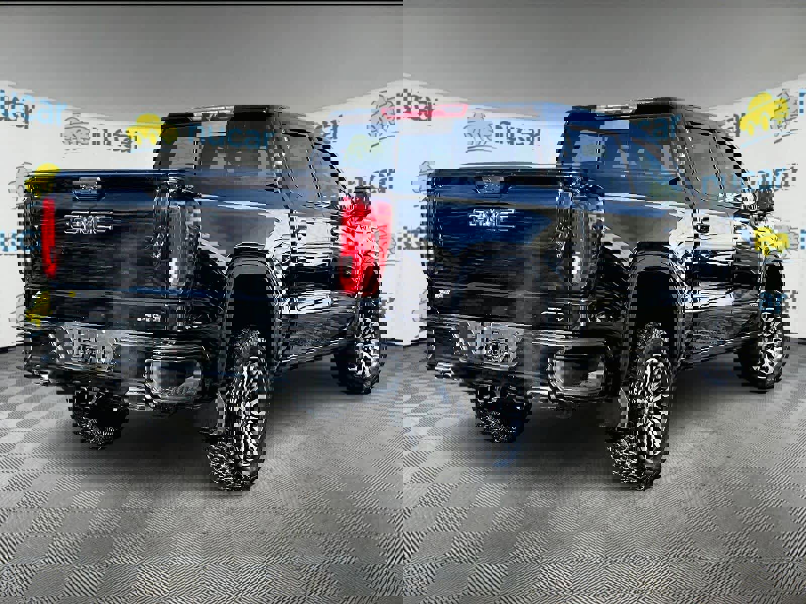 Used 2023 GMC Sierra 1500 AT4 w/ Technology Package image 6