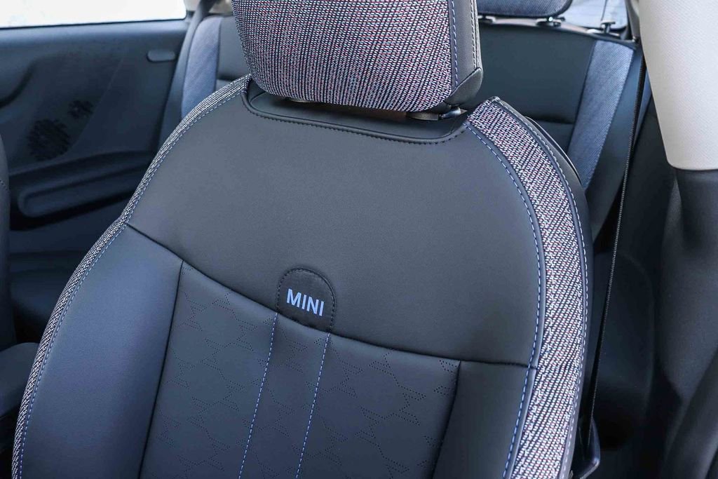 Used 2025 MINI Cooper S FWD image 31