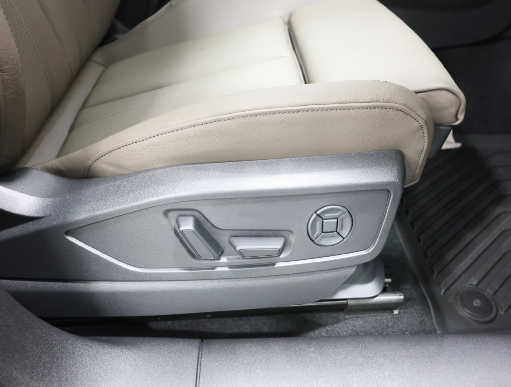 Used 2025 Audi Q5 Prestige AWD/4WD image 22