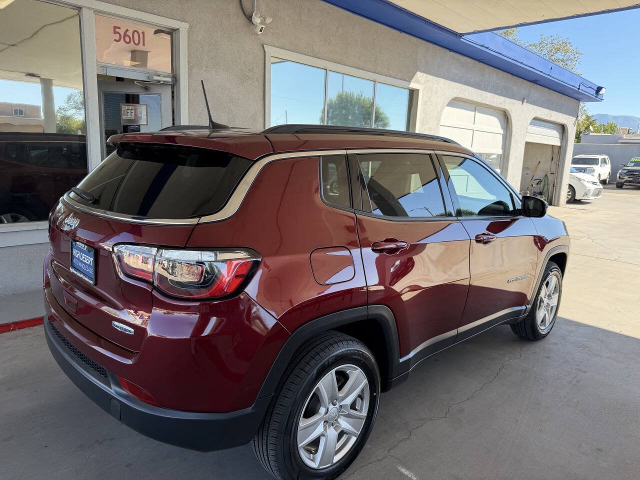 Used 2022 Jeep Compass Latitude w/ Sun and Sound Group AWD/4WD image 5