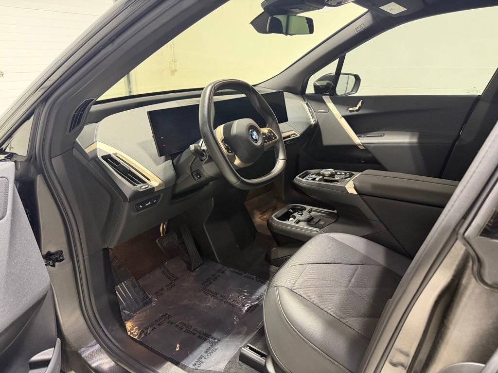 Used 2024 BMW iX xDrive50 w/ Sport Package AWD/4WD image 10