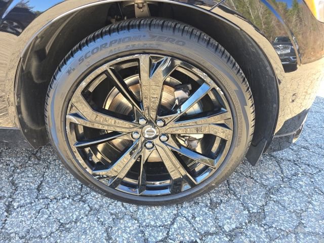 Certified 2025 Volvo XC60 B5 Ultra image 12