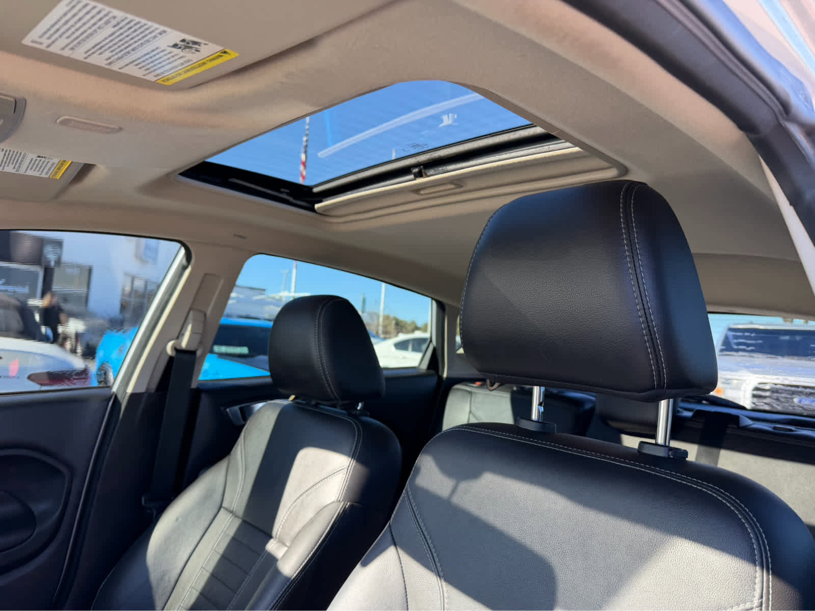 Used 2014 Ford Fiesta Titanium image 8