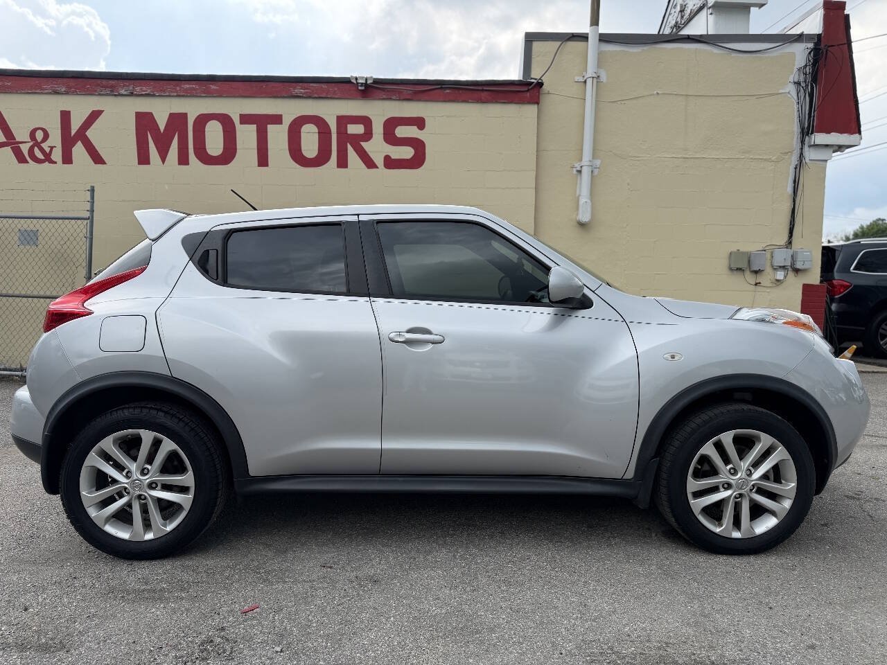 Used 2014 Nissan Juke S FWD image 8