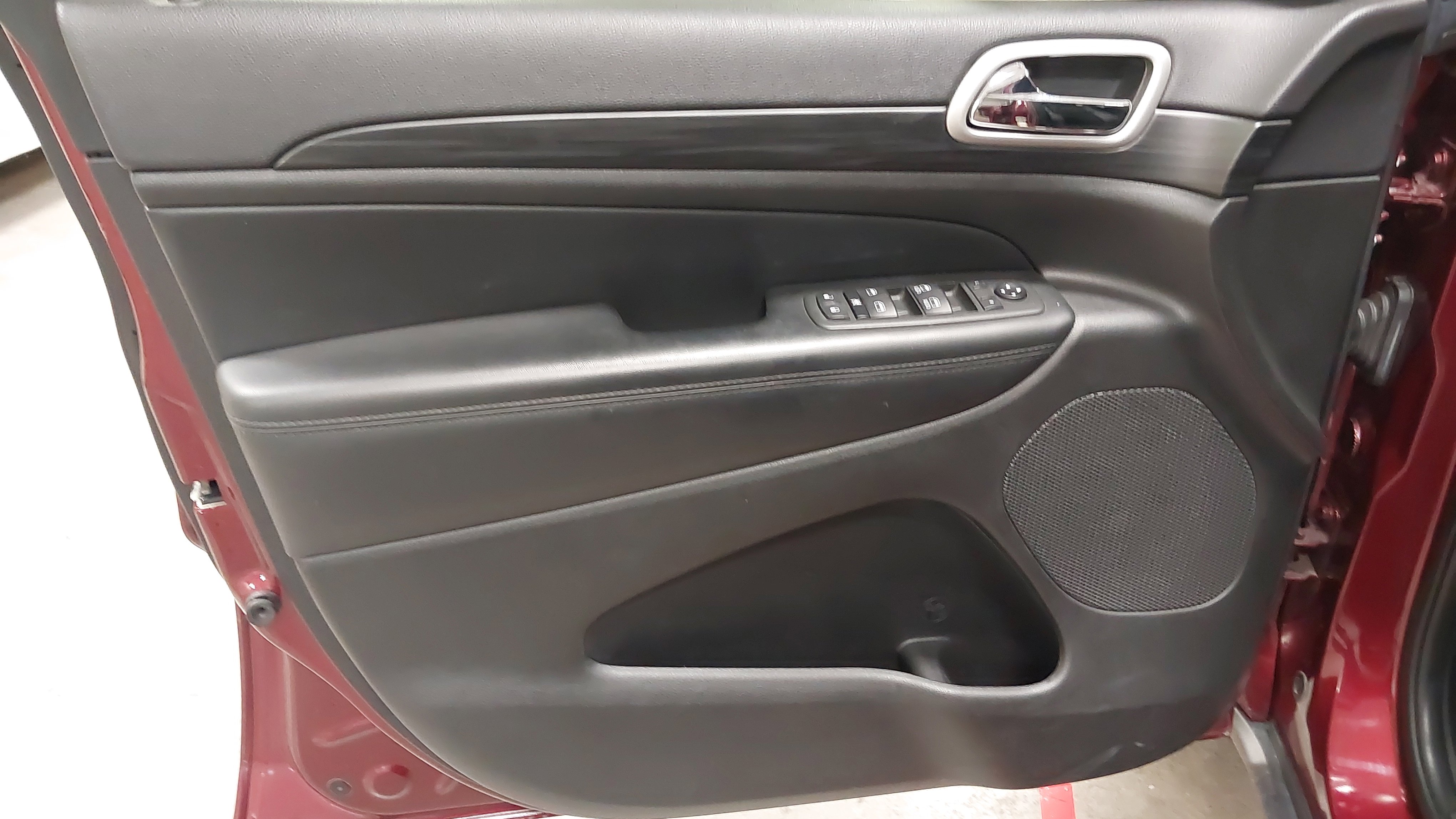 Used 2021 Jeep Grand Cherokee Laredo X image 24