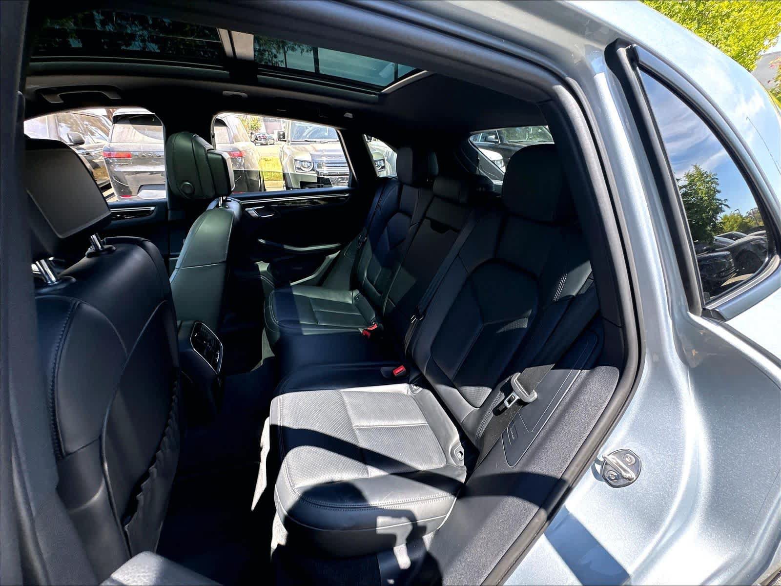 Used 2023 Porsche Macan AWD/4WD image 26