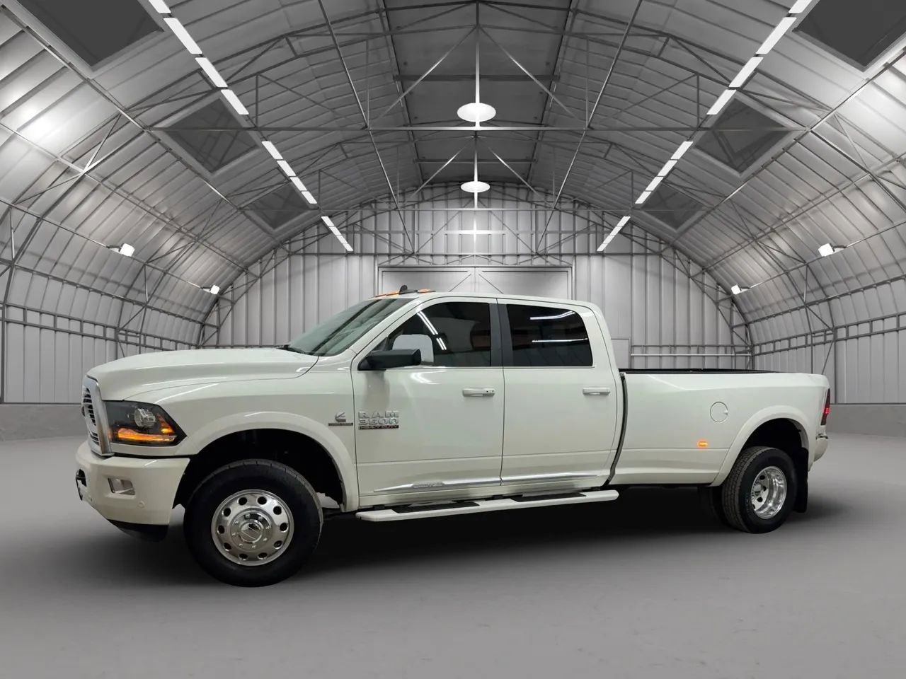 Used 2018 RAM 3500 Laramie Longhorn AWD/4WD image 3