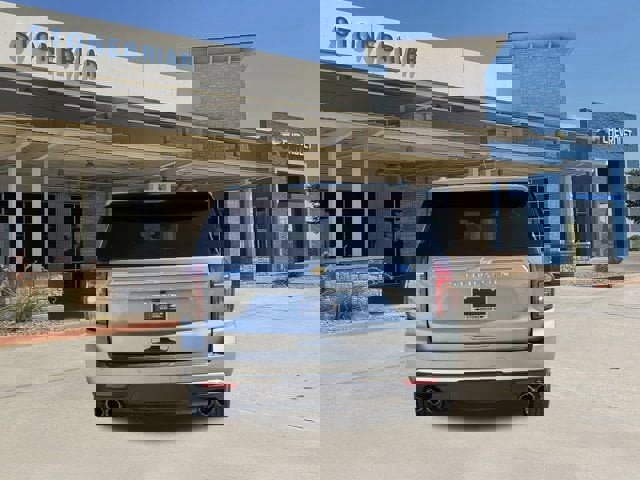 Used 2024 Chevrolet Suburban High Country w/ Premium Package image 8