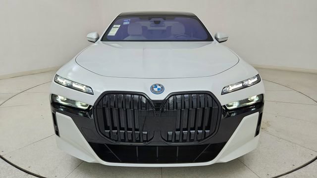 Used 2023 BMW i7 xDrive60 w/ Executive Package 2 image 13