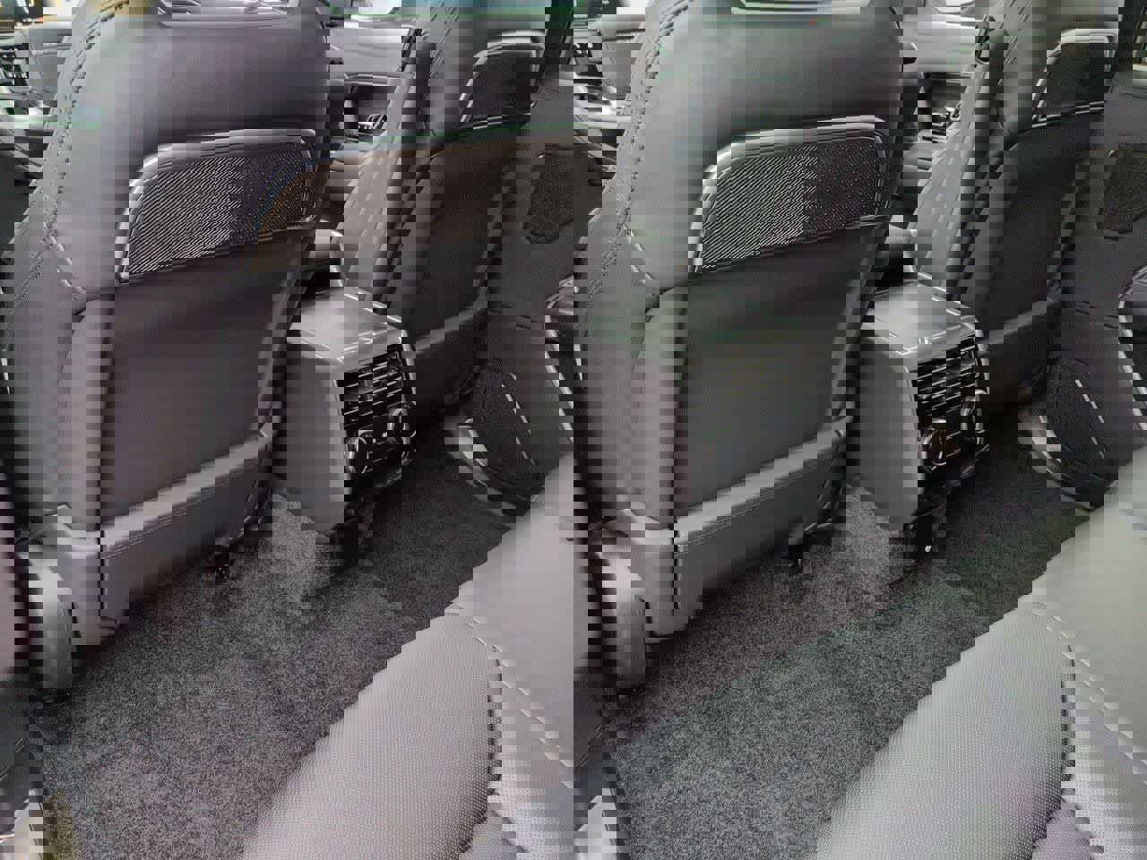 New 2026 Land Rover Range Rover Long Wheelbase Autobiography image 18