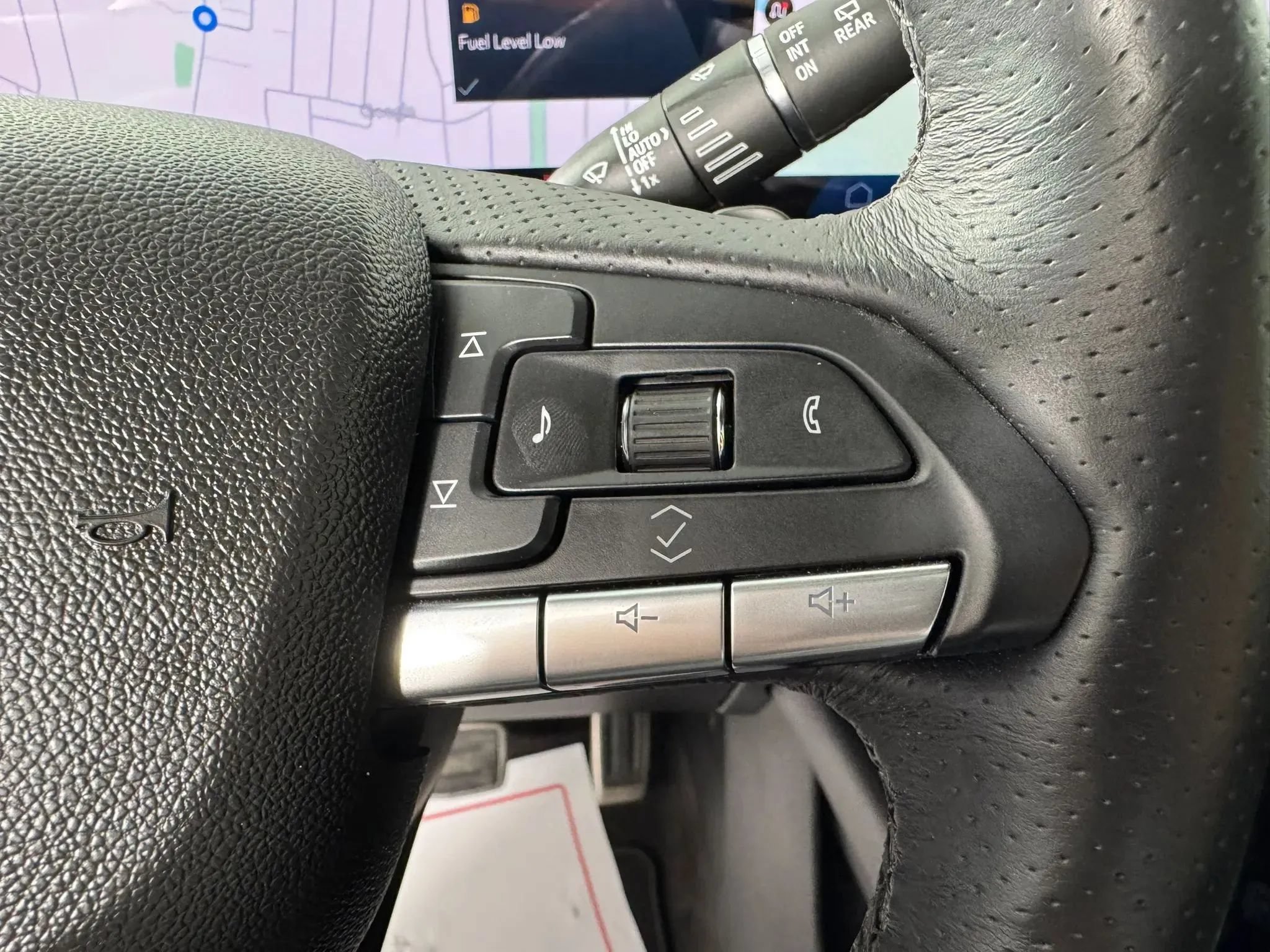 Used 2025 Cadillac XT4 Sport FWD image 16