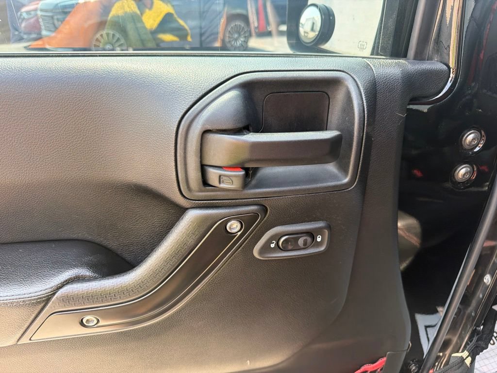 Used 2018 Jeep Wrangler Unlimited Rubicon AWD/4WD image 25