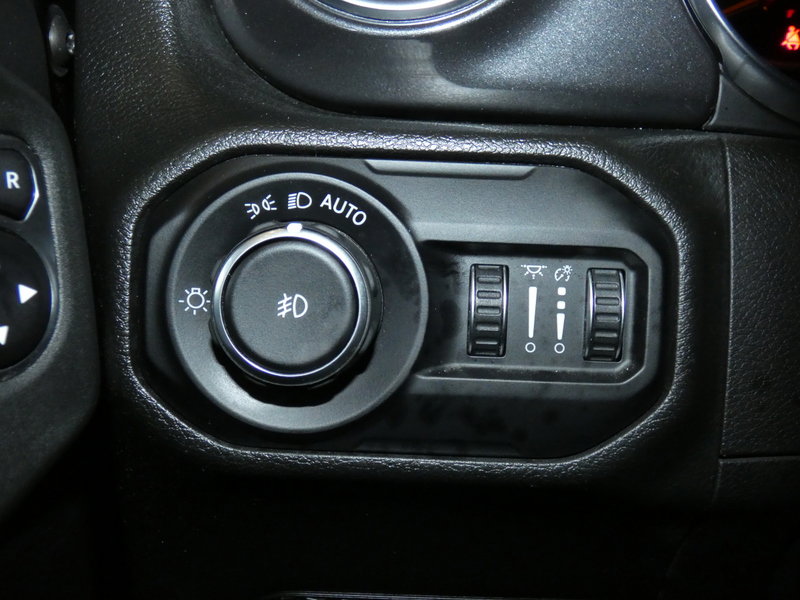 Used 2022 Jeep Wrangler Unlimited Sahara image 17