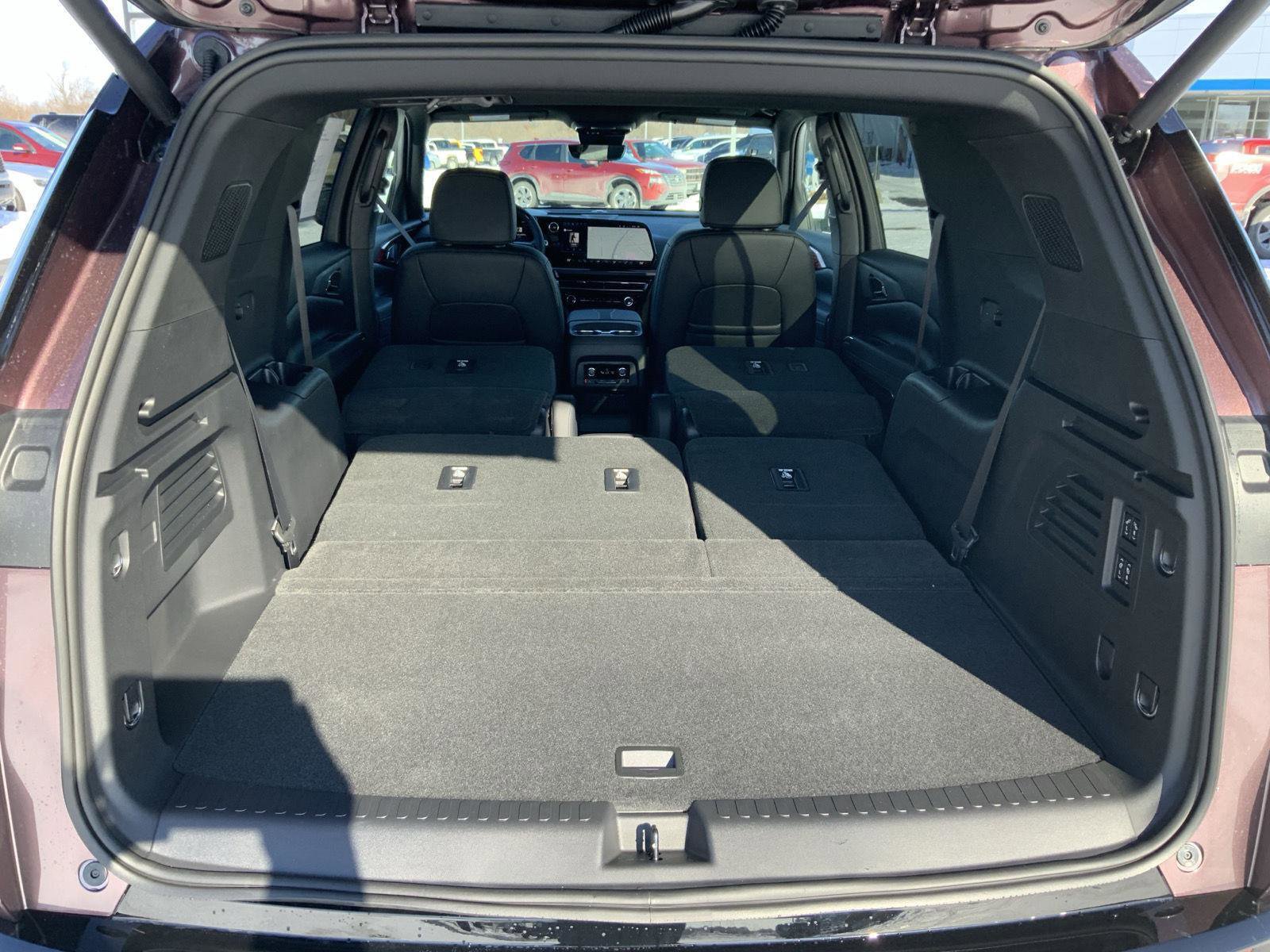 New 2026 Chevrolet Traverse RS w/ LPO, Floor Liner Package image 16