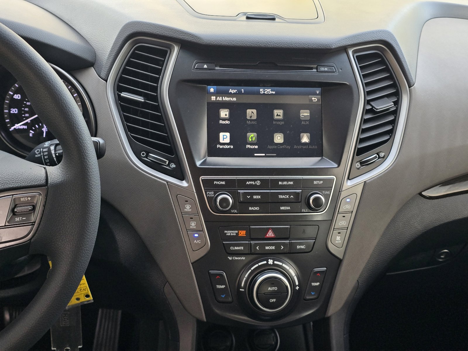 Used 2017 Hyundai Santa Fe SE image 16