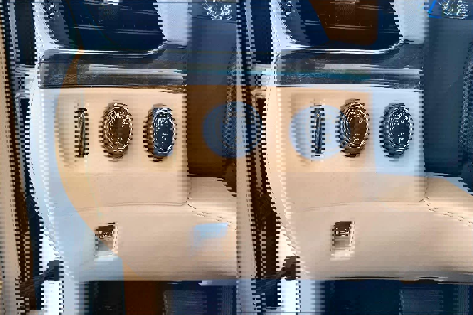 Used 2020 Cadillac Escalade Platinum AWD/4WD image 33