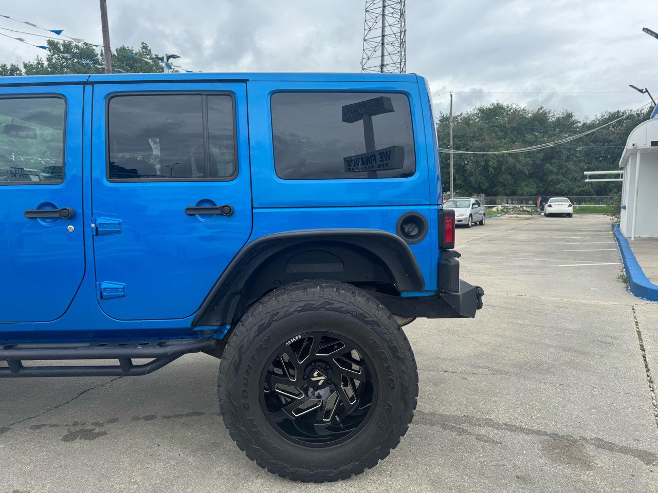 Used 2015 Jeep Wrangler Unlimited Sahara w/ Connectivity Group AWD/4WD image 31