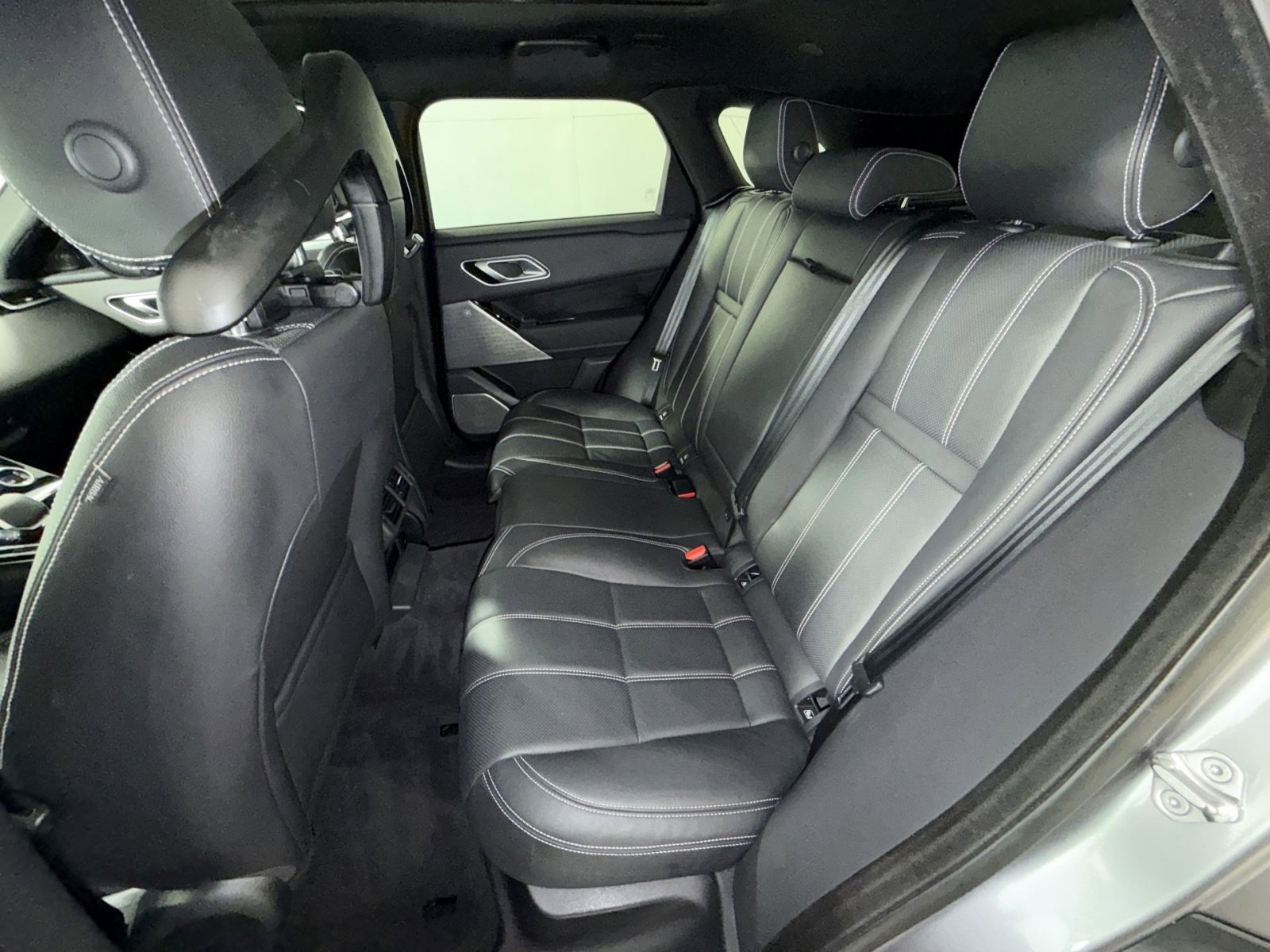 Used 2023 Land Rover Range Rover Velar R-Dynamic S image 25