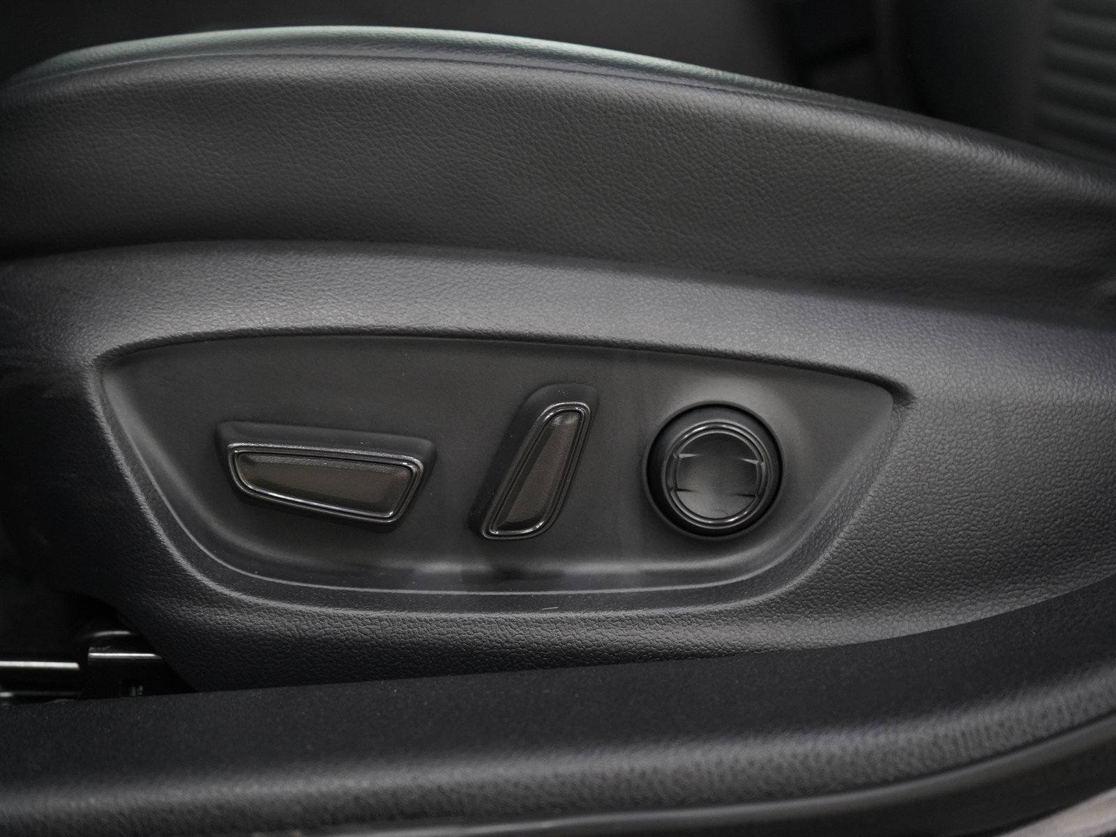 Used 2019 Toyota Camry SE FWD image 24
