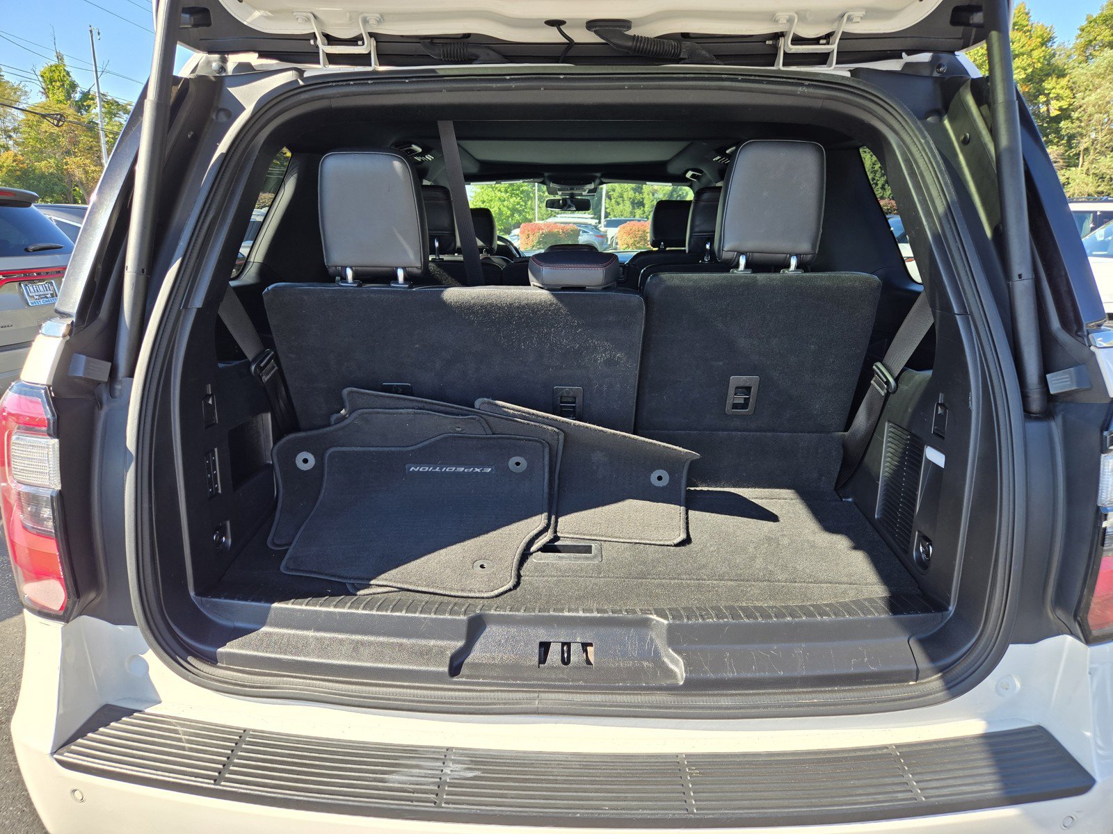 Used 2019 Ford Expedition Limited w/ Equipment Group 303A AWD/4WD image 8