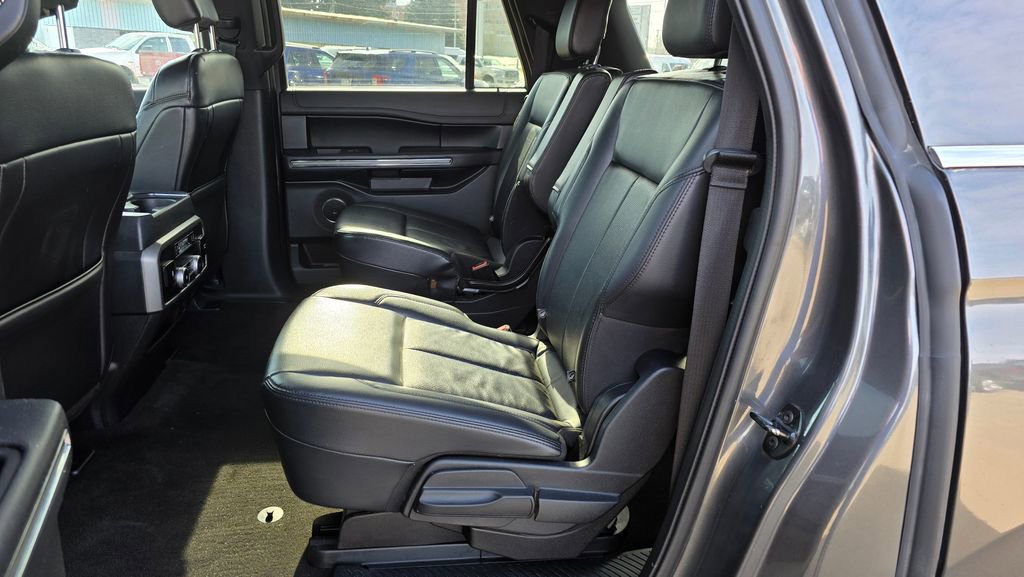Used 2020 Ford Expedition Max XLT w/ Equipment Group 202A AWD/4WD image 14