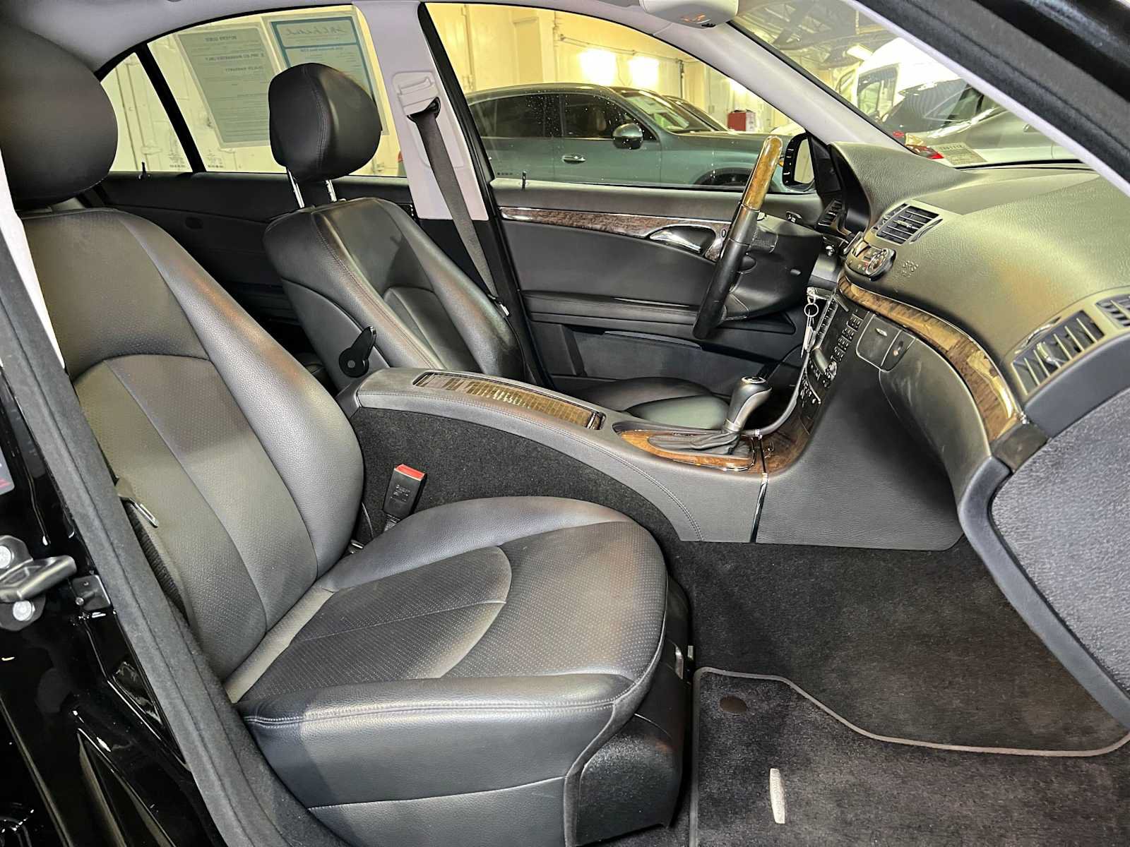 Used 2008 Mercedes-Benz E 350 4MATIC Sedan image 12