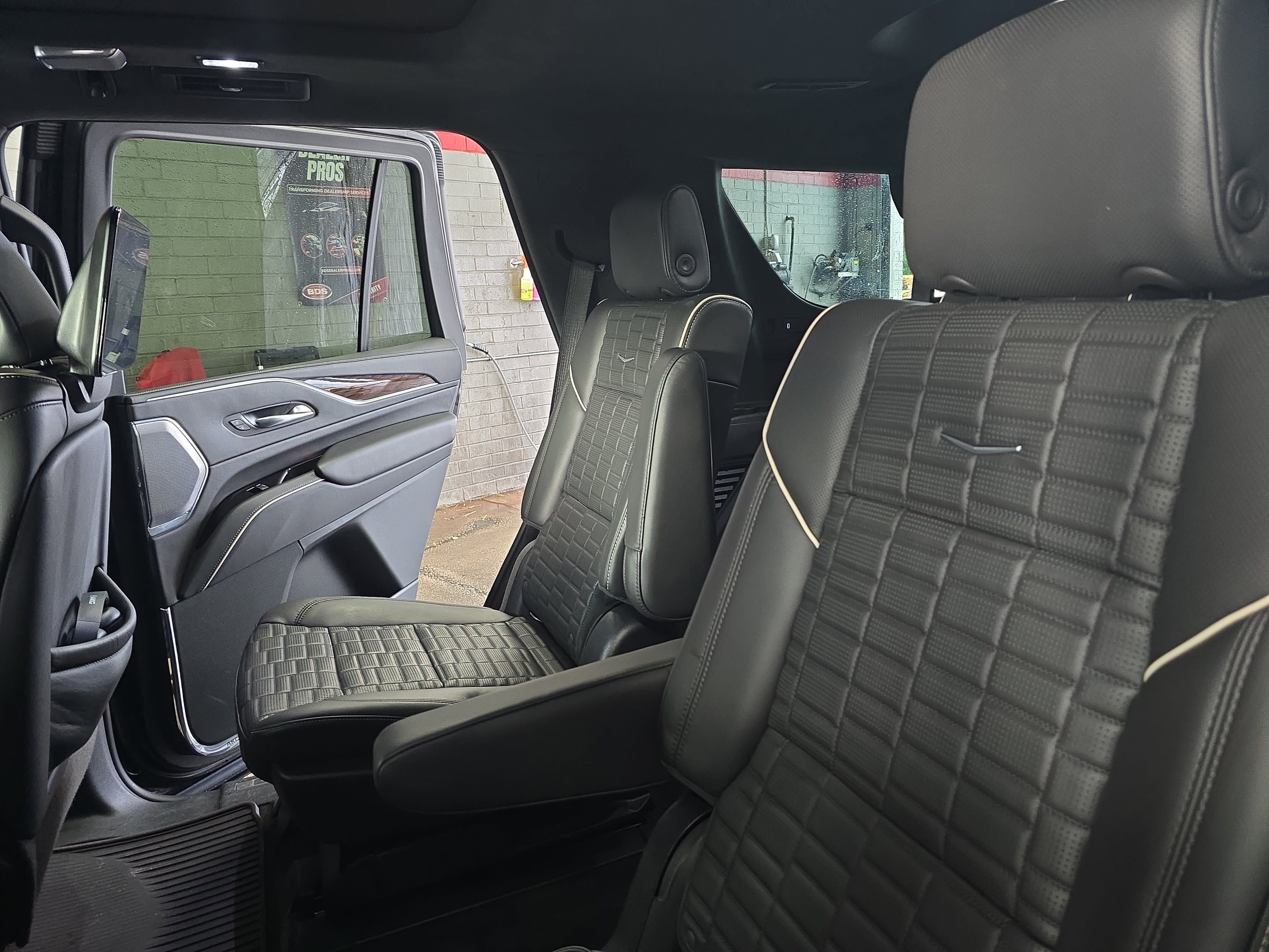 Certified 2022 Cadillac Escalade Premium Luxury Platinum AWD/4WD image 12