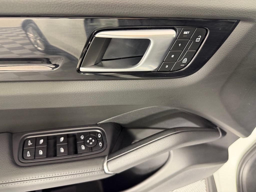 Certified 2023 Porsche Cayenne AWD/4WD image 17