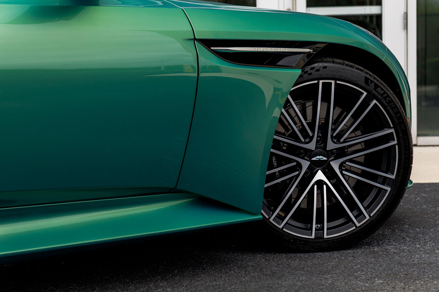 Used 2025 Aston Martin DB12 Coupe image 19