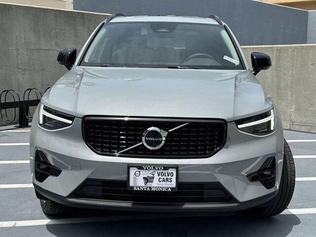 New 2024 Volvo XC40 B5 Plus w/ Climate Package AWD/4WD image 2