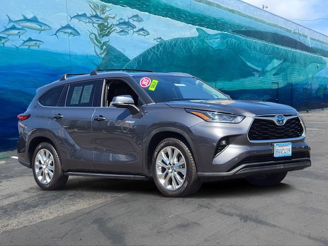 Used 2021 Toyota Highlander Limited FWD image 1