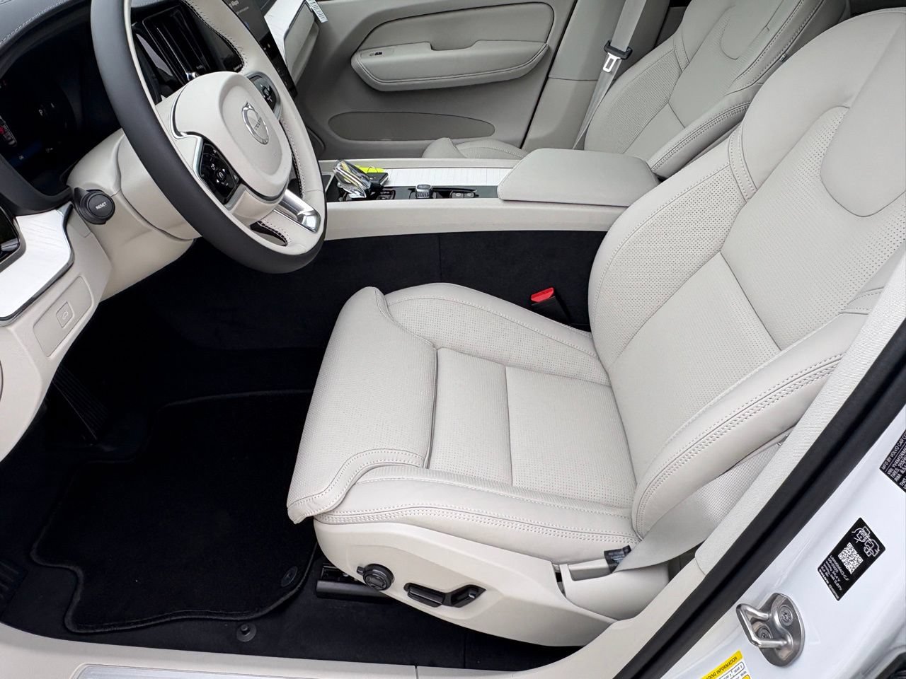 New 2026 Volvo XC60 B5 Ultra w/ Protection Package Premier AWD/4WD image 18